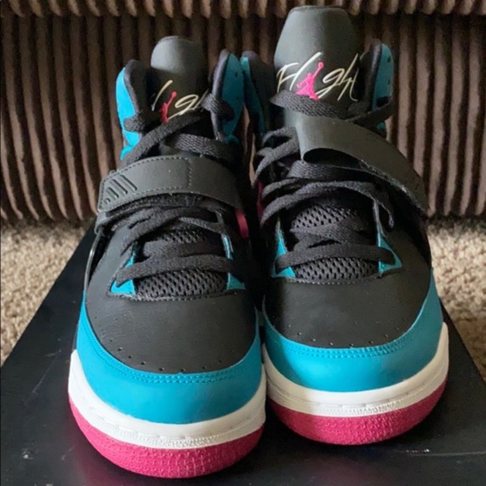Jordan Flight 6 big kid/ 7.5 women's